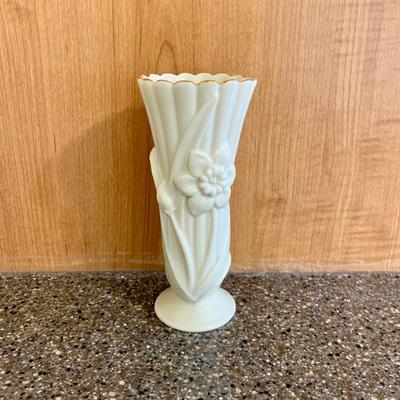 LOT 66 K: Lenox Collection: Votives, Daffodil Bud Vase, Gerbera Daisy Floral Blossoms Collection Vase, & Iris Masterpiece Vase