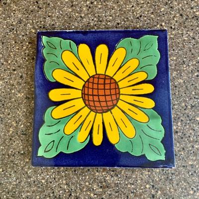 LOT 67 K: Yellow & Blue Floral Collector Plate Home Decor Collection