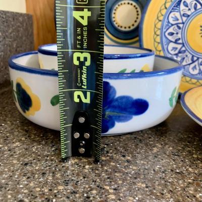 LOT 67 K: Yellow & Blue Floral Collector Plate Home Decor Collection