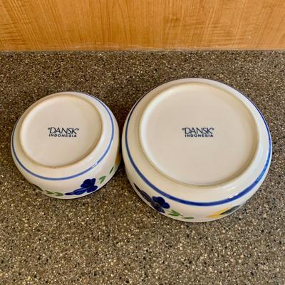 LOT 67 K: Yellow & Blue Floral Collector Plate Home Decor Collection