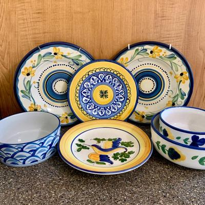 LOT 67 K: Yellow & Blue Floral Collector Plate Home Decor Collection