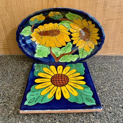 LOT 67 K: Yellow & Blue Floral Collector Plate Home Decor Collection