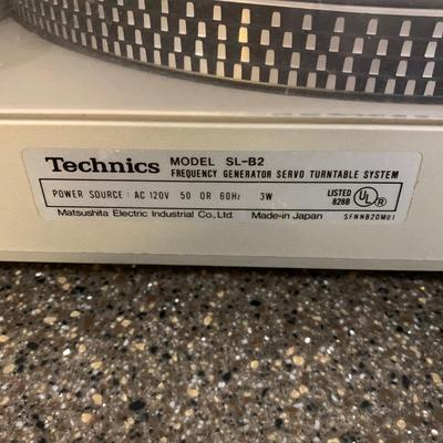 LOT 70 L: Technics Frequency Generator Servo Turntable System Model #SL-B2