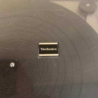 LOT 70 L: Technics Frequency Generator Servo Turntable System Model #SL-B2