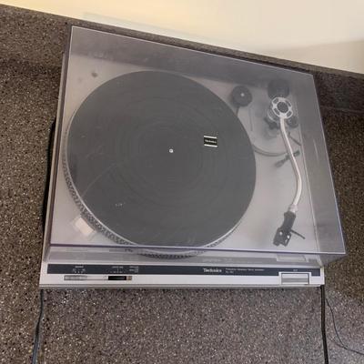 LOT 70 L: Technics Frequency Generator Servo Turntable System Model #SL-B2