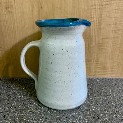 LOT 74 K: Blue & White Pottery Collection: Foo Dog & Blossoms Chinese Ginger Jar, Louisville Stoneware Smithsonian Institute...