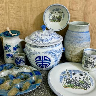 LOT 74 K: Blue & White Pottery Collection: Foo Dog & Blossoms Chinese Ginger Jar, Louisville Stoneware Smithsonian Institute...