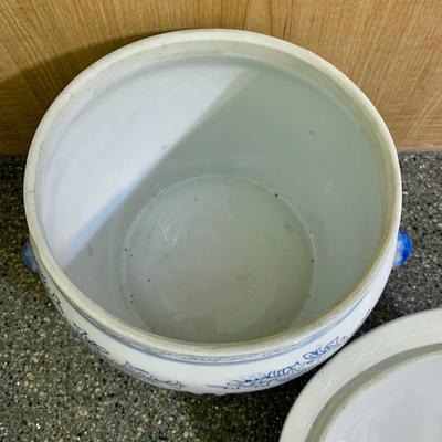 LOT 74 K: Blue & White Pottery Collection: Foo Dog & Blossoms Chinese Ginger Jar, Louisville Stoneware Smithsonian Institute...