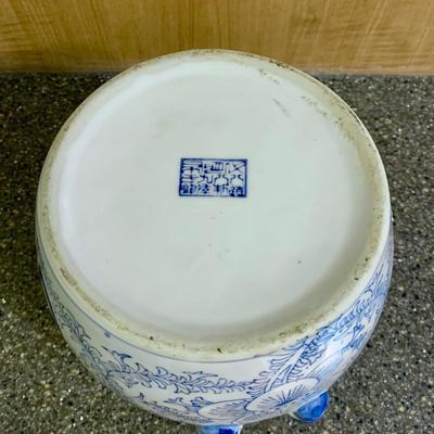 LOT 74 K: Blue & White Pottery Collection: Foo Dog & Blossoms Chinese Ginger Jar, Louisville Stoneware Smithsonian Institute...