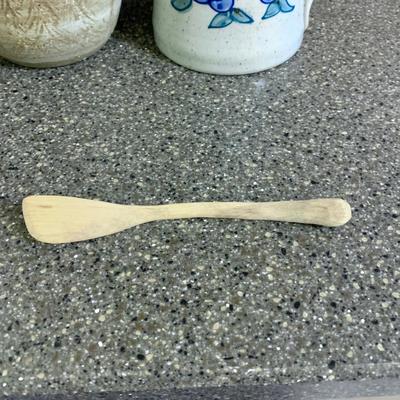 LOT 74 K: Blue & White Pottery Collection: Foo Dog & Blossoms Chinese Ginger Jar, Louisville Stoneware Smithsonian Institute...