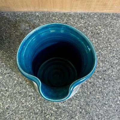 LOT 74 K: Blue & White Pottery Collection: Foo Dog & Blossoms Chinese Ginger Jar, Louisville Stoneware Smithsonian Institute...