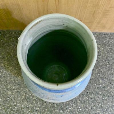 LOT 74 K: Blue & White Pottery Collection: Foo Dog & Blossoms Chinese Ginger Jar, Louisville Stoneware Smithsonian Institute...