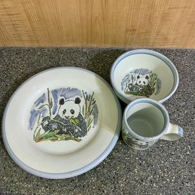 LOT 74 K: Blue & White Pottery Collection: Foo Dog & Blossoms Chinese Ginger Jar, Louisville Stoneware Smithsonian Institute...