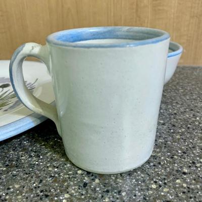 LOT 74 K: Blue & White Pottery Collection: Foo Dog & Blossoms Chinese Ginger Jar, Louisville Stoneware Smithsonian Institute...