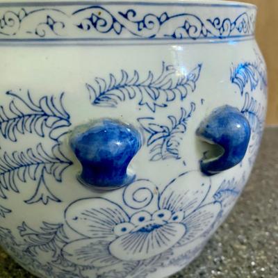 LOT 74 K: Blue & White Pottery Collection: Foo Dog & Blossoms Chinese Ginger Jar, Louisville Stoneware Smithsonian Institute...
