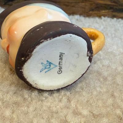 LOT 102B: Very Mini Toby Mugs & Jugs - Royal Doulton, Goebel, The American Potter NYWF