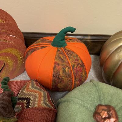 LOT 109B: Huge Lot of Halloween & Autumnal Home Decor