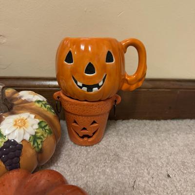 LOT 109B: Huge Lot of Halloween & Autumnal Home Decor