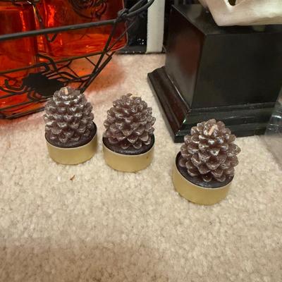 LOT 109B: Huge Lot of Halloween & Autumnal Home Decor