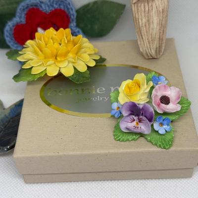 LOT 112J: Collection of Pins & Brooches