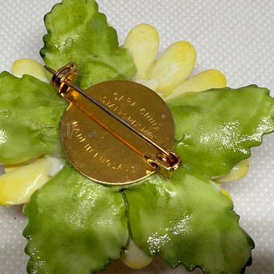 LOT 112J: Collection of Pins & Brooches