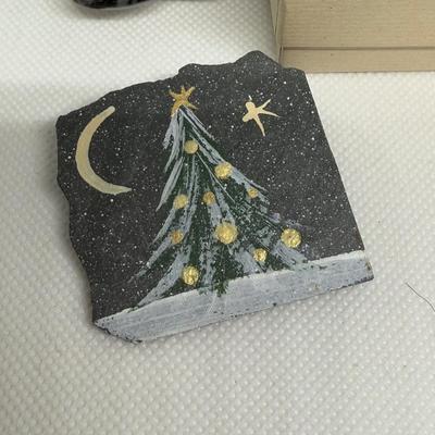 LOT 112J: Collection of Pins & Brooches