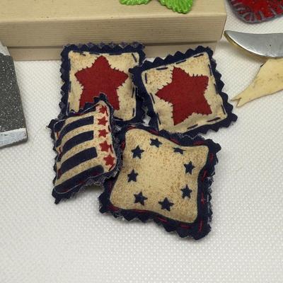 LOT 112J: Collection of Pins & Brooches