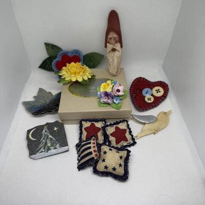 LOT 112J: Collection of Pins & Brooches