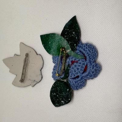 LOT 112J: Collection of Pins & Brooches