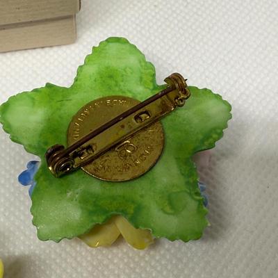 LOT 112J: Collection of Pins & Brooches