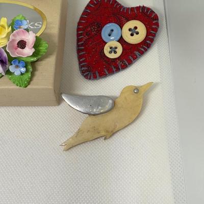 LOT 112J: Collection of Pins & Brooches