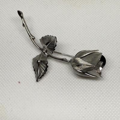 LOT 114J: Collection of Brooches & Delicate Pendants