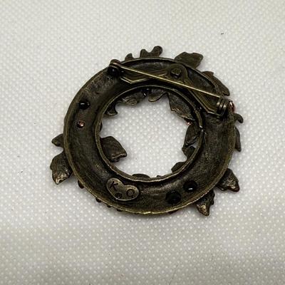 LOT 114J: Collection of Brooches & Delicate Pendants