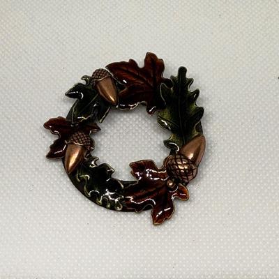 LOT 114J: Collection of Brooches & Delicate Pendants