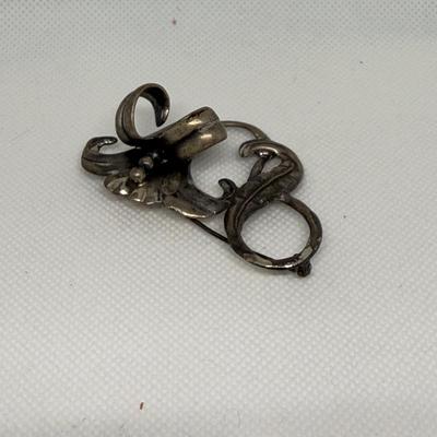 LOT 123J: Sterling Silver Cuff Bracelet & Flower Brooch (55.5g)