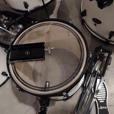 Ludwig 5 Piece Drum Set with Cymbals and Stool