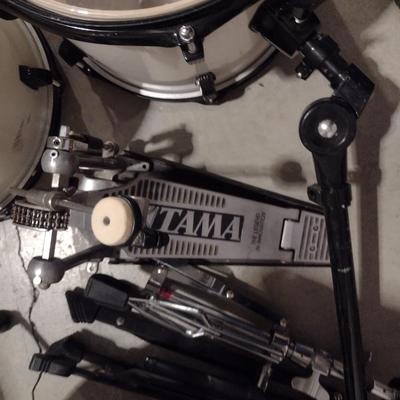 Ludwig 5 Piece Drum Set with Cymbals and Stool