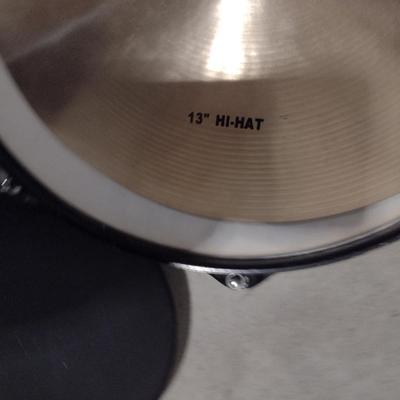 Ludwig 5 Piece Drum Set with Cymbals and Stool