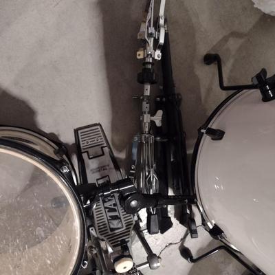 Ludwig 5 Piece Drum Set with Cymbals and Stool