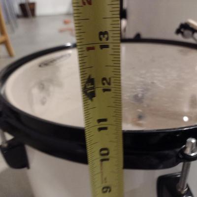 Ludwig 5 Piece Drum Set with Cymbals and Stool