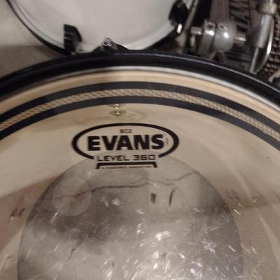 Ludwig 5 Piece Drum Set with Cymbals and Stool