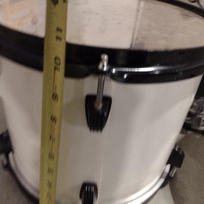 Ludwig 5 Piece Drum Set with Cymbals and Stool