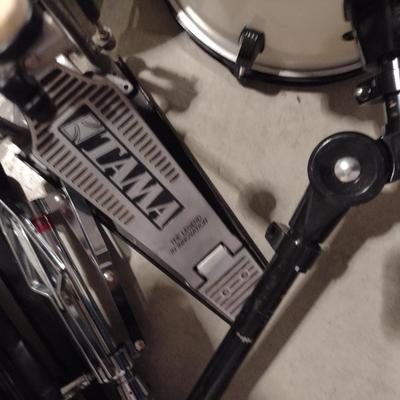 Ludwig 5 Piece Drum Set with Cymbals and Stool