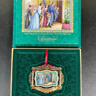 Lot 0f 5 White House Historical Association Christmas Ornaments