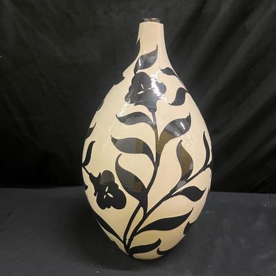 Two Black & White Floral Design Vases (2058L-MG)