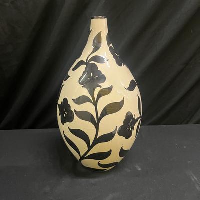 Two Black & White Floral Design Vases (2058L-MG)