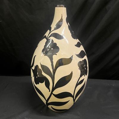 Two Black & White Floral Design Vases (2058L-MG)