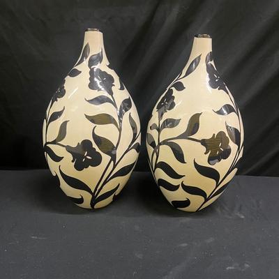 Two Black & White Floral Design Vases (2058L-MG)