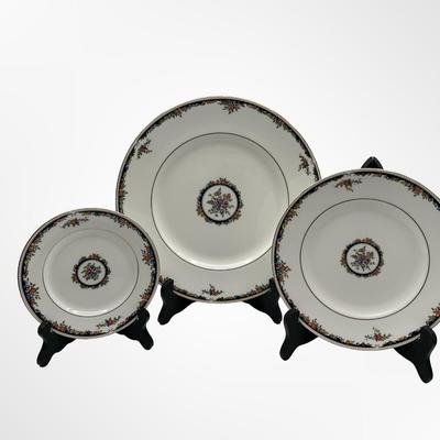 WEDGWOOD Fine Bone China Osborne - Set of (32)