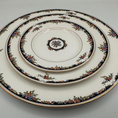 WEDGWOOD Fine Bone China Osborne - Set of (32)